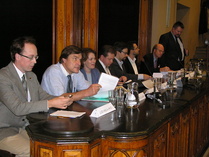 Seminaarin 2010 panelistit.
