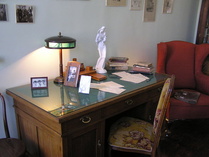 Nikolai Puninin työpöytä Ahmatovan Fontanka-asunnossa.