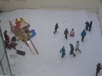 Suomi-talon päiväkotilapsia.