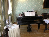 Arhip Ivanovits Kuindzhin ateljee Nevan rannalla oli jo itsessään nähtävyys.